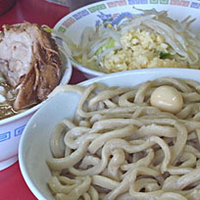 「たま小つけ麺豚入+巻チャァ（麺まし、ニンニク、ヤサイマシマシ）」@蓮爾 登戸店の写真