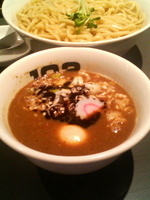 「黒・味玉あつ400g」@つけめん102サクラサクの写真