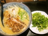 「濃厚鶏そば（700円）+青葱（100円）」@ブラウンの写真