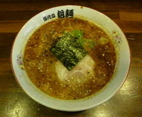 「豚骨醤油ラーメン（500円）」@伍代目 哲麺 平塚金目店の写真