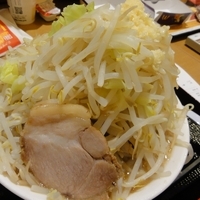 「らーめん 中 （ニンニク少なめ野菜ダブル）」@ジャンクガレッジ イオンレイクタウンmori店の写真