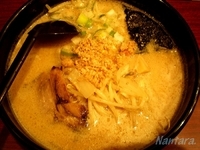 「白味噌らーめん（大盛）」@北海道らーめん奥原流 久楽 EQUiA北千住店の写真