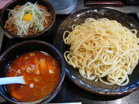 「辛つけ麺[750円・中盛500g]+そぼろ丼[100円]」@つけ麺 さとう 新橋店の写真