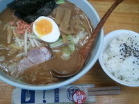 「石狩ラ～メン（太麺）+半ライス」@ミッキーズハウスの写真