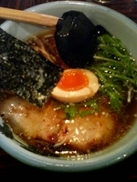 「醤油ラーメン（まろ味）+琥珀の時間」@AFURI 原宿店の写真