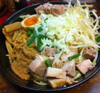 「油そば750円+中盛100円+乱切りチャーシュー100円」@ラーメン専門店ゆうひ屋の写真