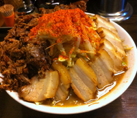 「ラブメン小（野菜、アブラ、唐辛子、カラメ）680円+豚W増し30」@ラブメン 楽々の写真