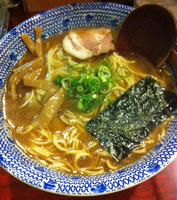 「正油ラーメン（大盛無料）550円」@麺坊の写真