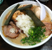 「本日の裏そば 超濃厚鶏太そば（大盛、半熟玉子無料）950円+チャ」@鶏そば専門店 前略。まるきゅうの写真