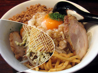 「まぜそば+そぼろ+生卵+チーズ&マヨネーズ@700+100+50」@ねじ式の写真