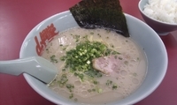 「朝ラーメン390円+半ライス110円+0.5玉替え玉50円」@ラーメン山岡家 足利店の写真