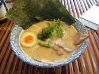 「天晴ごちそうラーメン（太麺）」@沖縄宮古島ラーメン 天晴の写真