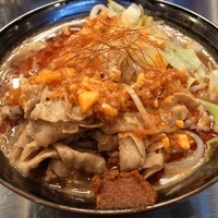 「鬼紅らーめん 890円」@麺創研 紅 府中の写真