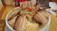 「豚入りラーメン200g+豚追加/ニンニク、野菜、アブラ」@ラーメン・つけ麺 神起の写真