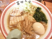 「中華そば（並）+味玉 「650円+100円」」@松戸中華そば 富田食堂の写真