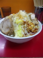 「中豚ラーメン+ラー油（ヤサイ・ニンニク）」@モッコリ豚の写真