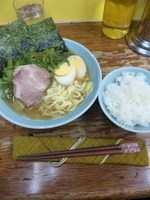 「ラーメン麺カタメ【600円】 クキワカメ【100円】 味玉【10」@まこと家の写真