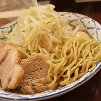 「らーめん（野菜多め）￥650+大盛￥50+味付け玉子100」@らーめん陸の写真