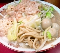 「ミニラーメン（ニンニク・アブラ）+ウズラ（600円+100円）」@ラーメン二郎 大宮店の写真