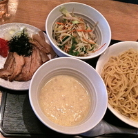 「全卵麺ナターシャ並盛200g（￥750）野菜盛（￥150）」@つけ麺ジョージの写真