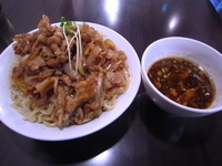 「肉盛りつけ麺（中盛）+肉増し」@魁 肉盛りつけ麺 六代目けいすけの写真
