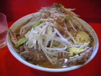 「『豚入り（￥750）』」@ラーメン二郎 府中店の写真