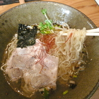 「潮薫 醤油拉麺 815円」@麺劇場 玄瑛の写真