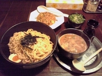 「つけ麺 大盛+京都九条ねぎ+黒炒飯」@夜鳴き軒の写真