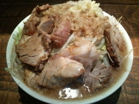 「豚ラーメン ニンニク少し」@ラーメン荘 その先にあるものの写真