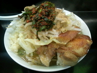 「鶏郎中盛 鶏増し 野菜増し 魚粉 ニンニク 激辛つぼニラ」@潮中華 KAZEの写真