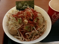 「ラーメン 720円 + 味玉100円 （ヤサイ・ニンニク）」@ジャンクガレッジ イオンレイクタウンmori店の写真