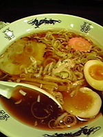 「懐かしの醤油ラーメン」@頂上タン麺 爆来 ワンズモール ラーメン劇場店の写真