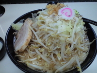 「白鬼麺(クーポンで500円)+温玉(70円)」@らーめん 成都の写真