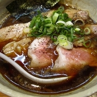 「肉そば煮干ブラック780円（正月限定）」@麺や 福一の写真