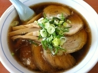 「ラーメン+トッピング（チャーシュー）」@ラーメンともえの写真