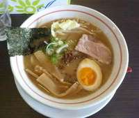 「とんこつこくまろもかすけらーめん（650円）」@らーめん もかすけの写真