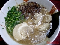 「博多長浜ラーメン（ハリガネ）+チャーシュー切れはし」@らーめん 由宇松本の写真