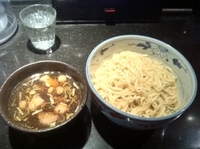 「つけ麺醤油味大盛り」@七重の味の店 めじろ 代々木店の写真