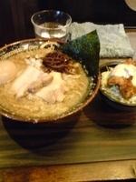 「燕三条系ラーメン+タルタル丼+味玉」@丸め～背脂煮干～の写真