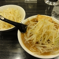 「ラーメン¥700(ニンニク少なめ野菜増し)」@三代目 豚の親方! 総本店の写真