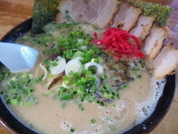 「豚骨叉焼 まる￥880 替え玉￥150」@博多ラーメン とんこつ家の写真