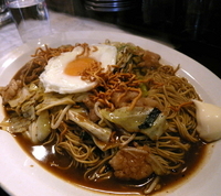 「でぶや焼きラーメン（皿盛り） 680円（ポケパラ 大盛無料クーポ」@KENZO Cafeの写真