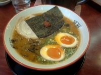 「うまたま豚骨 赤」@とんこつラーメン博多風龍 神田北口店の写真