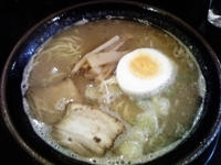 「とんこつ魚だし醤油ラーメン」@豚骨麺屋 おか田の写真