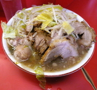 「ぶたダブル大ラーメン 850円（ヤサイマシマシ・カラメ・アブラ）」@ラーメン二郎 三田本店の写真