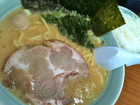 「醤油ラーメン（650円）麺固め+半ライス（サービス）」@目黒 魂心家の写真