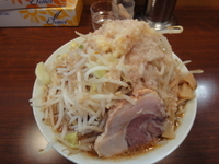 「ラーメン（全マシ） 700円」@メガガンジャの写真