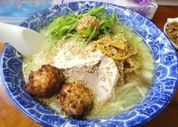 「塩とんこつ麺+自家製肉だんご 【700円+100円】」@元祖司流 とことんらーめんの写真