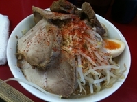 「ラーメン 中700円 + 豚250円 （ヤサイ、ニンニク）」@モッコリ豚の写真