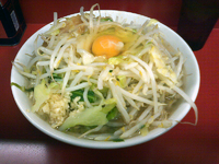 「小ラーメン（650円）+生卵（50円）」@ラーメン二郎 湘南藤沢店の写真